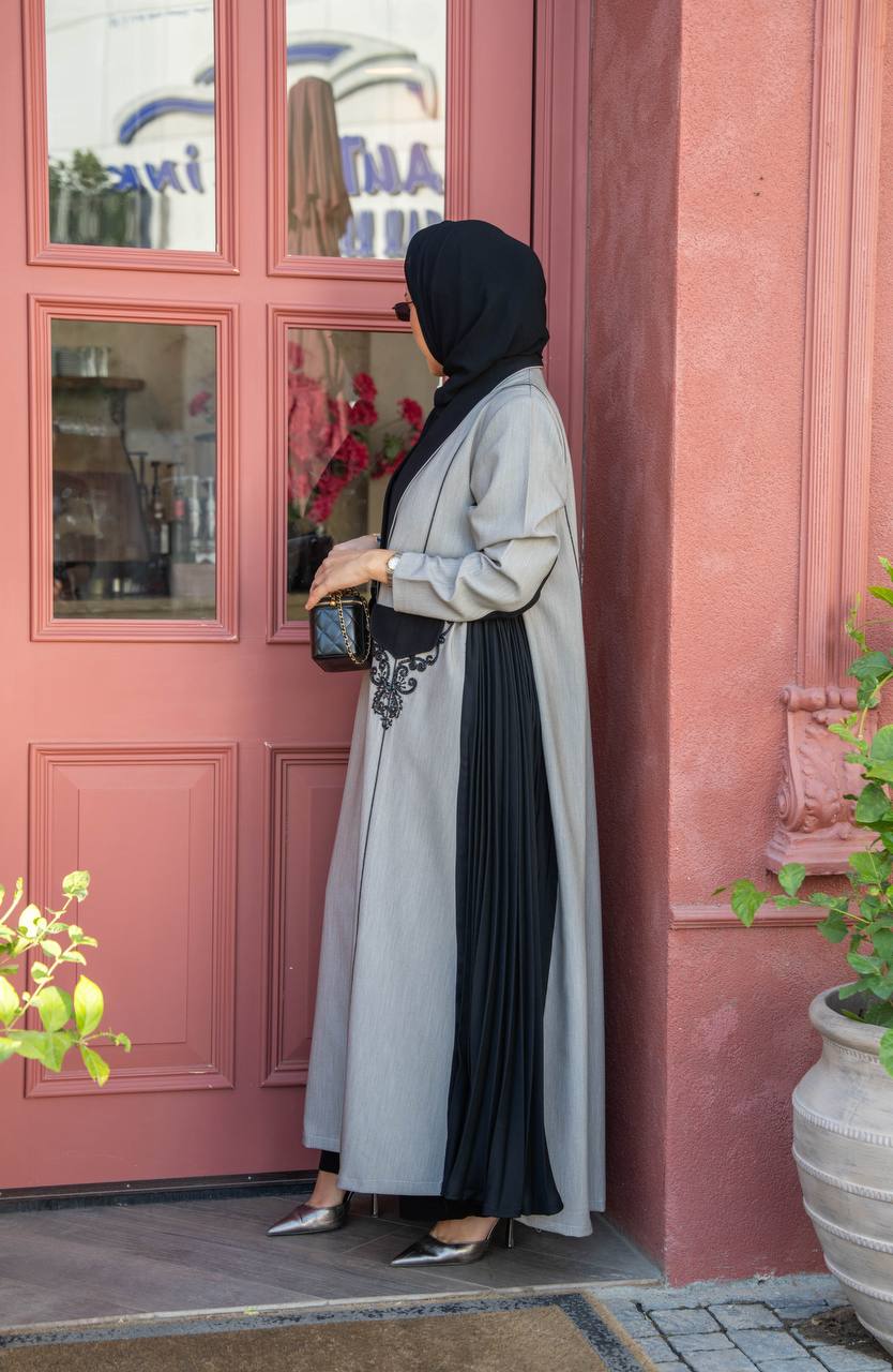 عباية بليزر كريب مع بليسية على الاجناب 