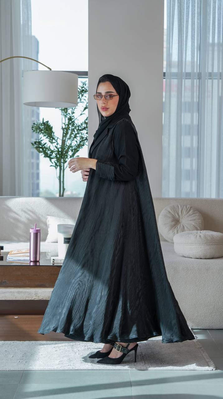 Crepe abaya with silk crepe, in black.C:1076