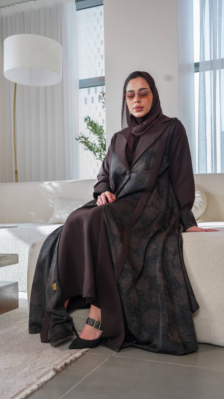 Plain crepe blazer abaya with floral crepe.C;1060