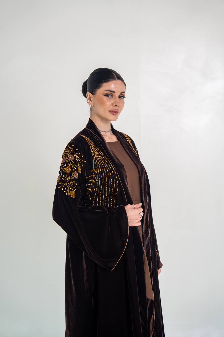 عباية مخمل باللون الاسود مع شك يدوي 