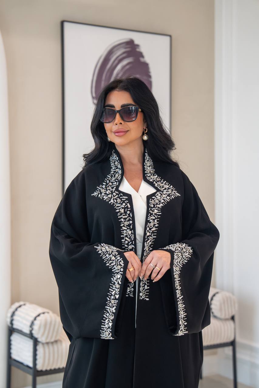 عباية بشت كريب باللون الاسود مع شك يدوي 