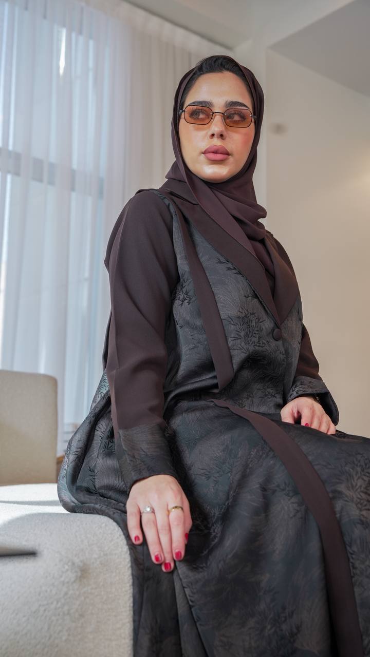 Plain crepe blazer abaya with floral crepe.C;1060