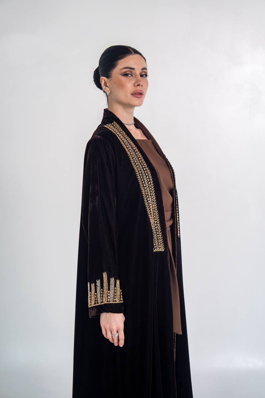 عباية مخمل باللون الاسود مع شك يدوي 