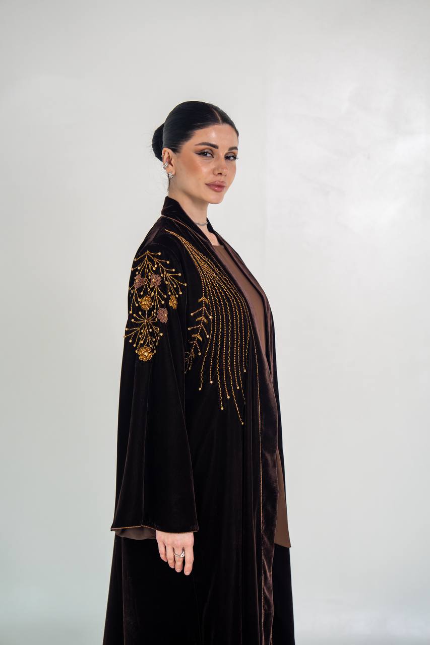 عباية مخمل باللون الاسود مع شك يدوي 