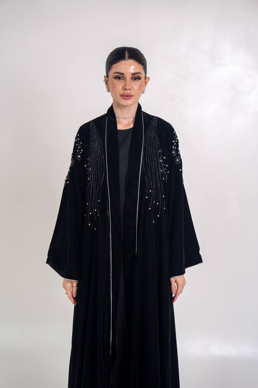 عباية مخمل باللون الاسود مع شك يدوي 