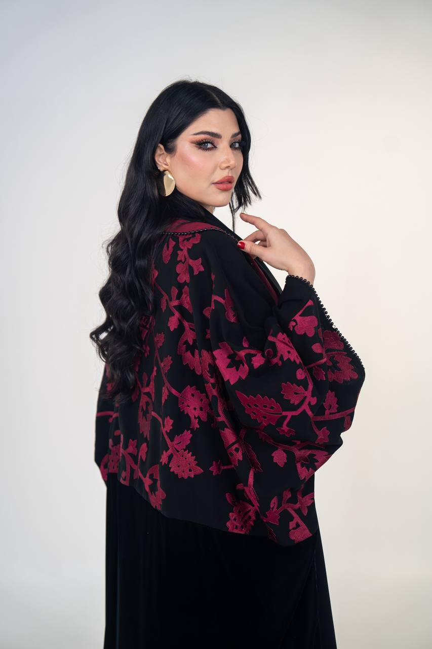 عباية بشت مخمل مع كريب مطرز 