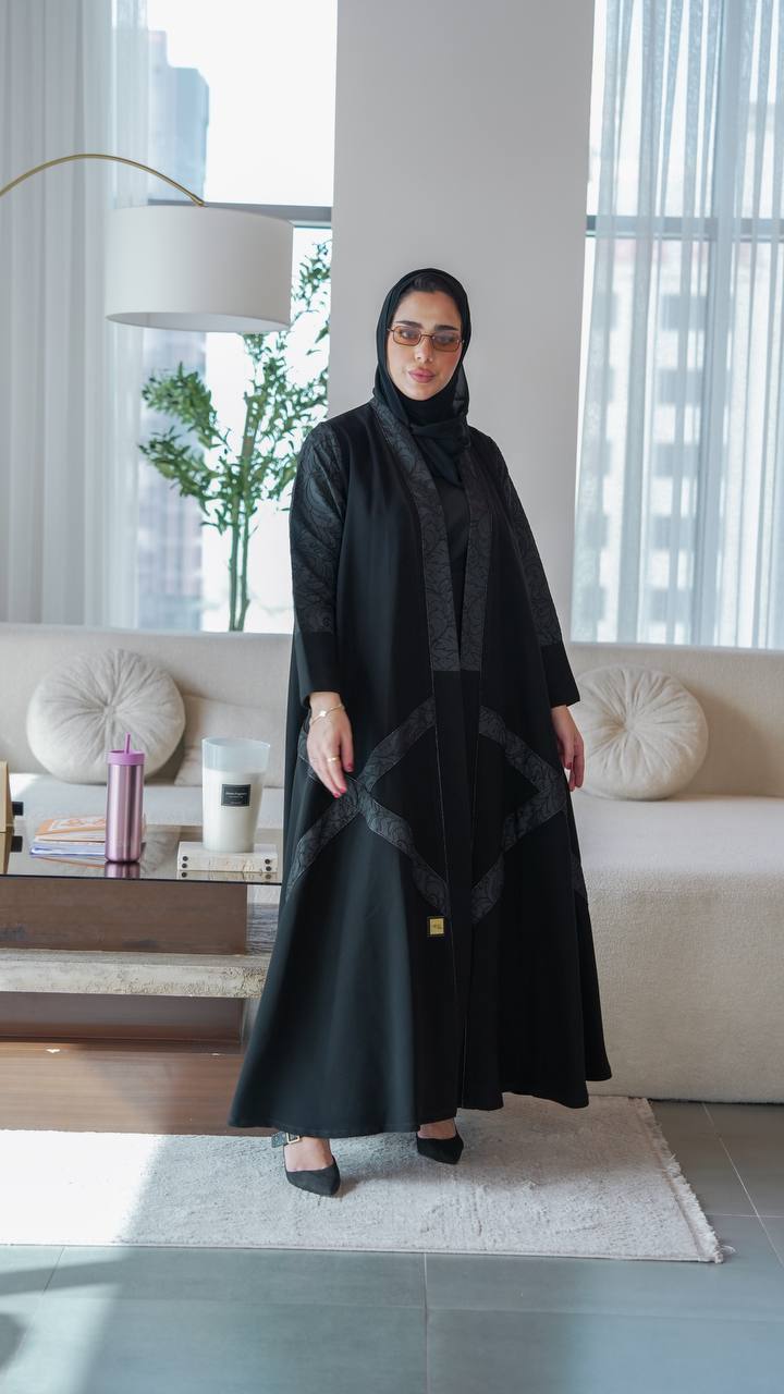 Crepe abaya with jacquard, in black.C:1074