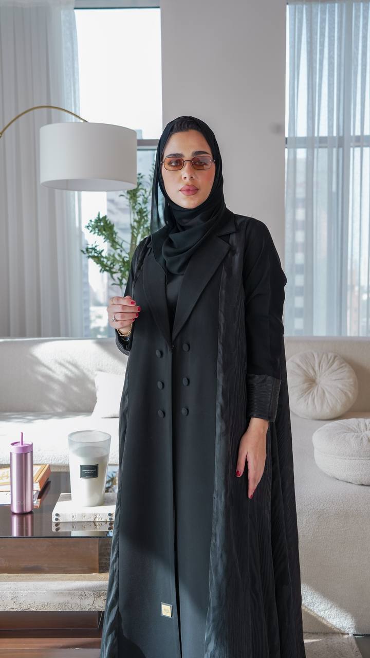 Crepe abaya with silk crepe, in black.C:1076