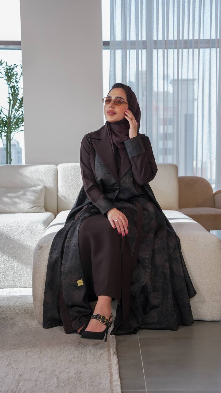 Plain crepe blazer abaya with floral crepe.C;1060