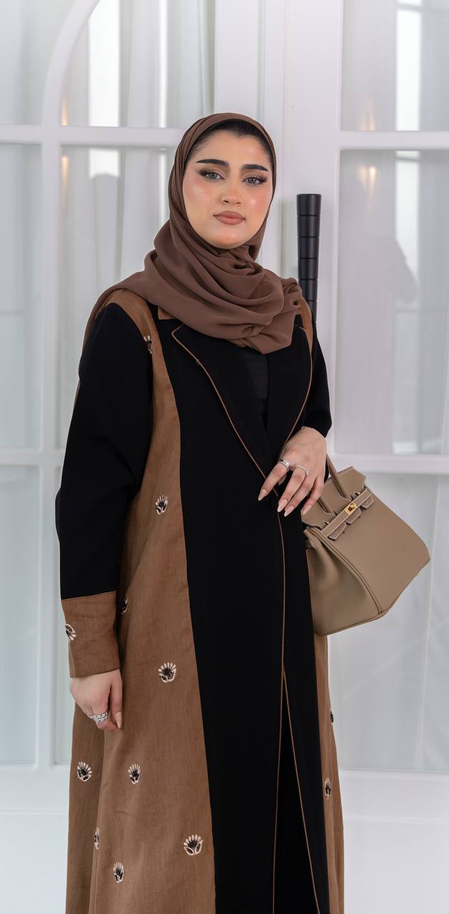Crepe abaya with linen, with hand embroidery and beading. C:1084