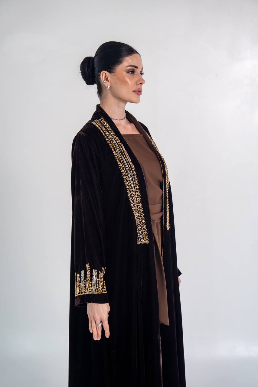 عباية مخمل باللون الاسود مع شك يدوي 