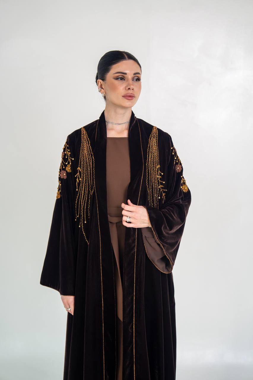 عباية مخمل باللون الاسود مع شك يدوي 