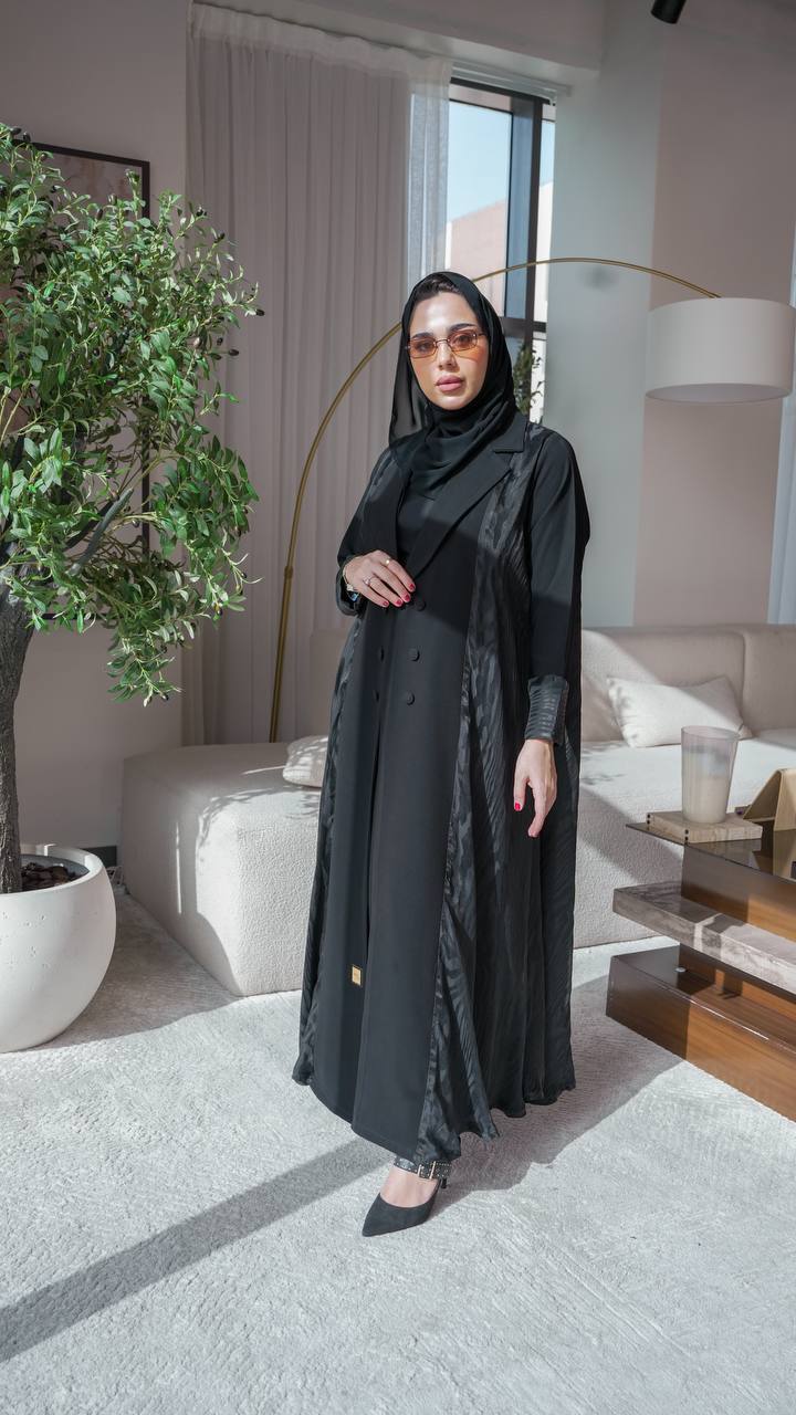 Crepe abaya with silk crepe, in black.C:1076