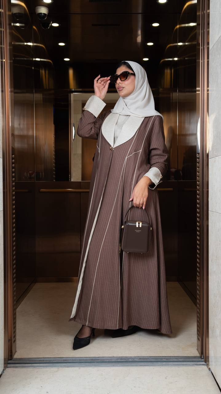 عباية لينن باللون البني المقلم . C:1097